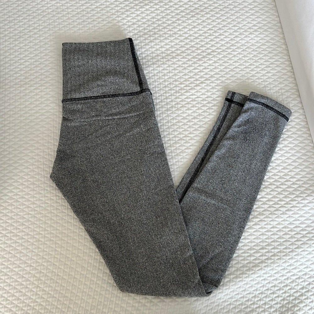 Thick winter Lululemon white and gray houndstooth full length leggings